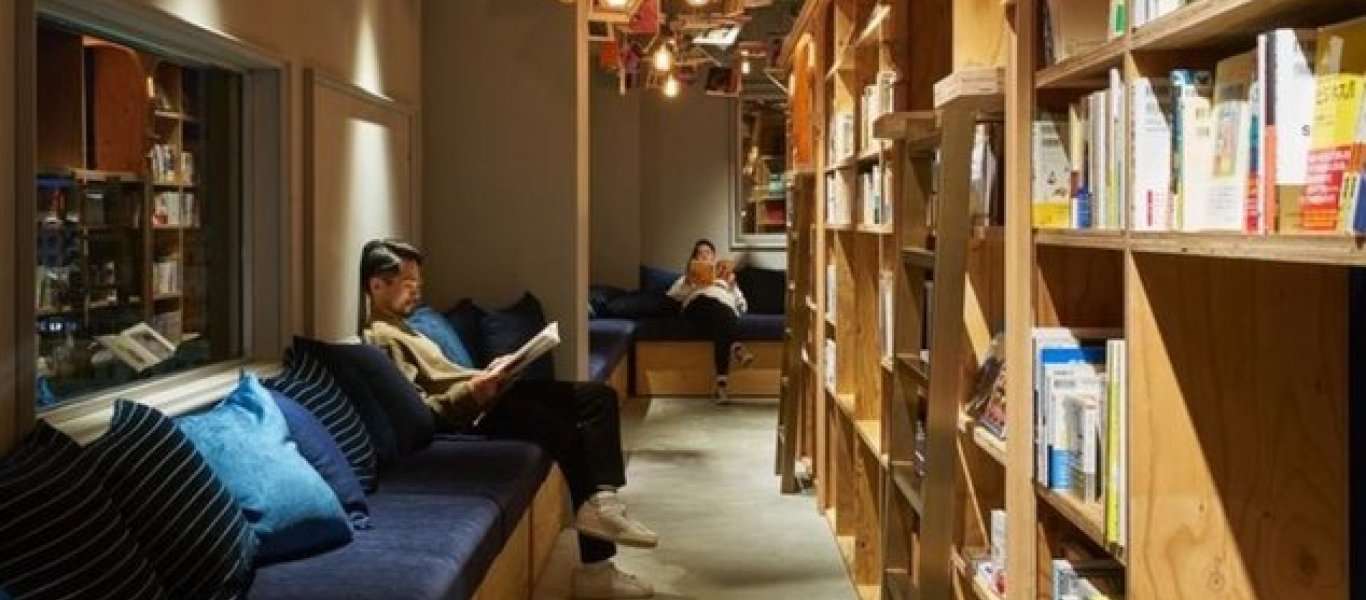 Ένα βιβλιοπωλείο που μπορείς να κοιμηθείς αλλά και να πιεις μια μπίρα! (φωτό)